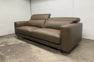 新北客製化沙發｜採用沈穩的淺咖啡色顯現出穩重的個性｜宇創沙發