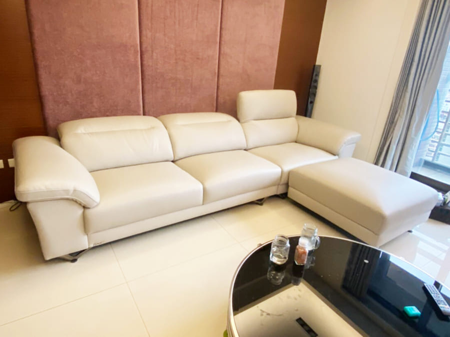 新北客製化沙發｜沙發以灰色系列為主軸，頭枕摺疊功能更加舒適｜宇創沙發